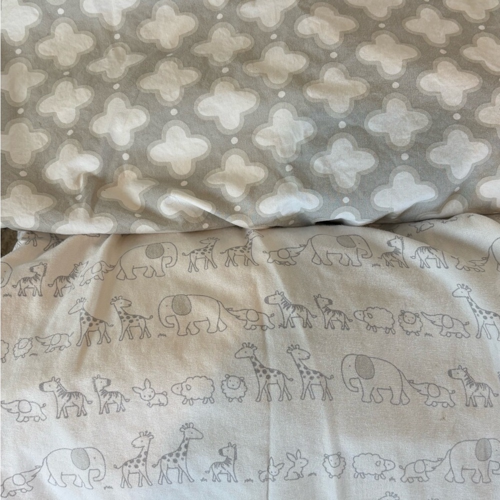 Set of 2 neutral crib sheets
